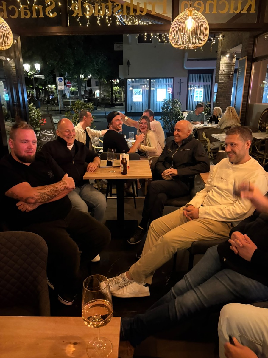 Die Runde des Inner Circle beim gemeinsamen Abendessen