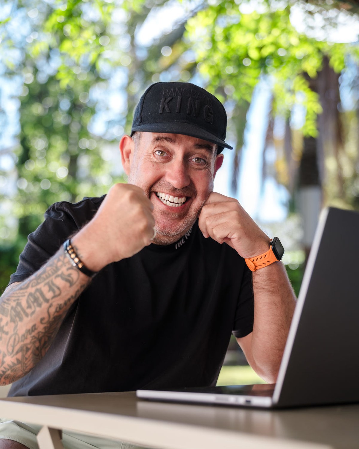 Ralf Schmitz am Laptop